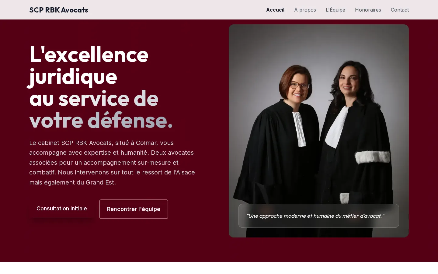 Page d'accueil d'avocats-rbk.fr sur grand écran, titre « L'excellence juridique au service de votre défense » sur fond bordeaux